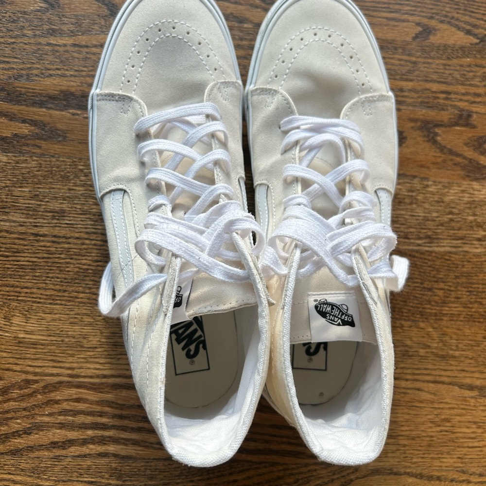 Vans Men’s Beige/ White High-Top Sneakers (Sk8-Hi style)
